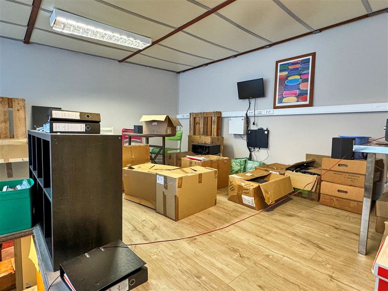 Proche Shopping Center, Excellente visibilité, Parking