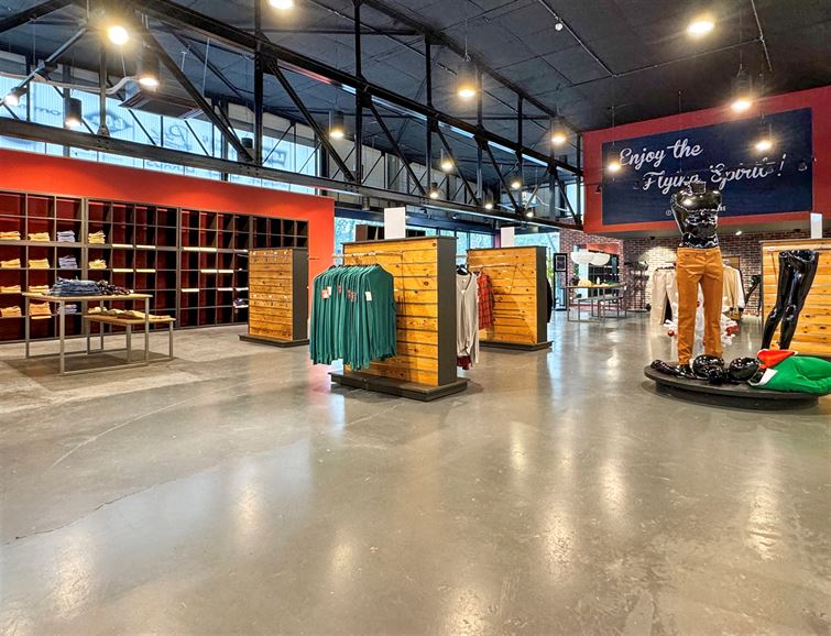 Proche Shopping Center, Excellente visibilité, Parking