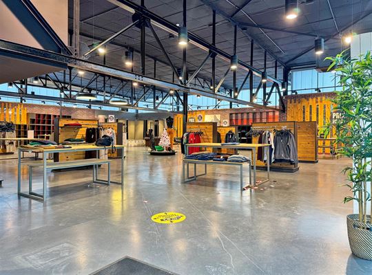 IMMEUBLE COMMERCIAL totalisant ± 550 m² brut dont ± 422 m² d'espace commercial - Excellente visibilité