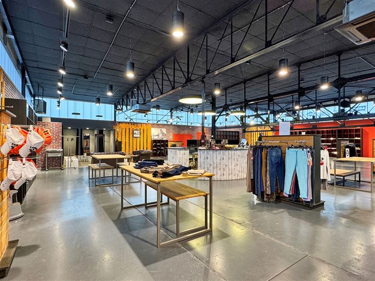 Proche Shopping Center, Excellente visibilité, Parking