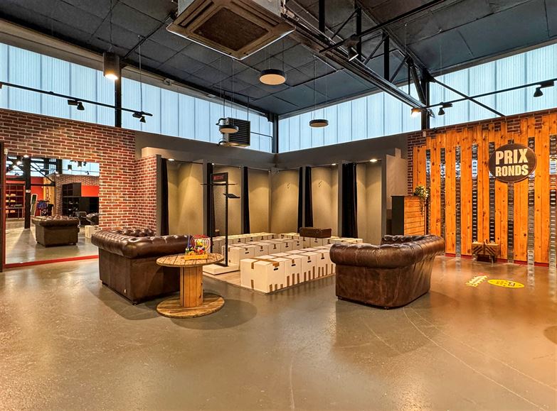 Proche Shopping Center, Excellente visibilité, Parking