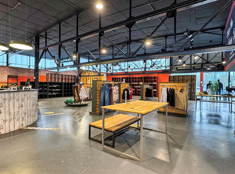 Proche Shopping Center, Excellente visibilité, Parking