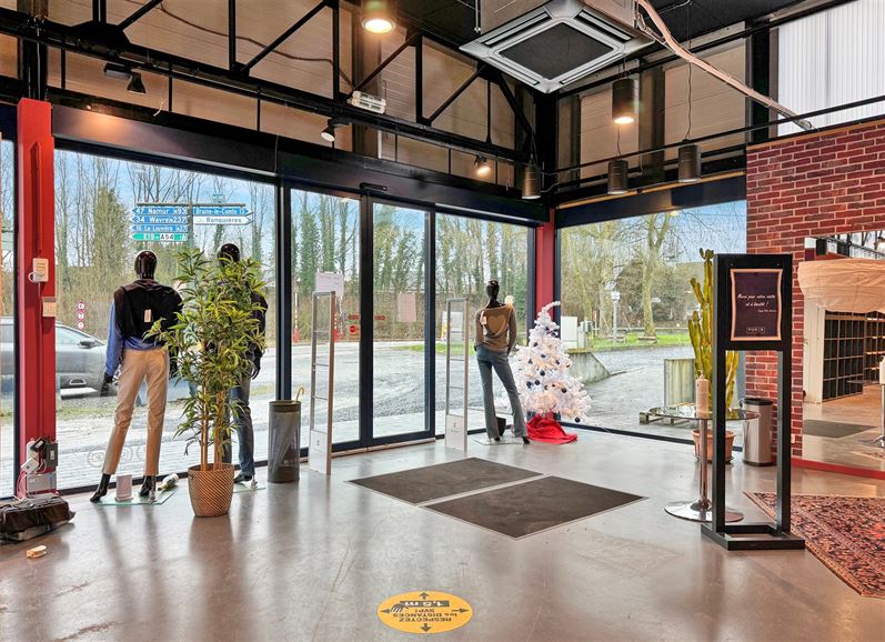 Proche Shopping Center, Excellente visibilité, Parking