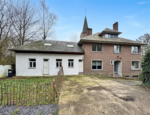 *** OFFRE ACCEPTÉE *** Ensemble immobilier composé d'un immeuble de ± 273 m², une maison de ± 107 m², garage, annexes, ateliers