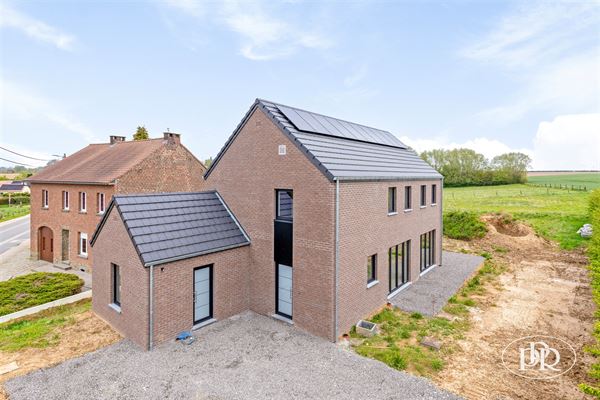 *** VENDU *** Spacieuse et lumineuse villa 3 chambres + Bureau/cabinet avec entrée indépendante. Construction NEUVE basse énergie, PEB A+.