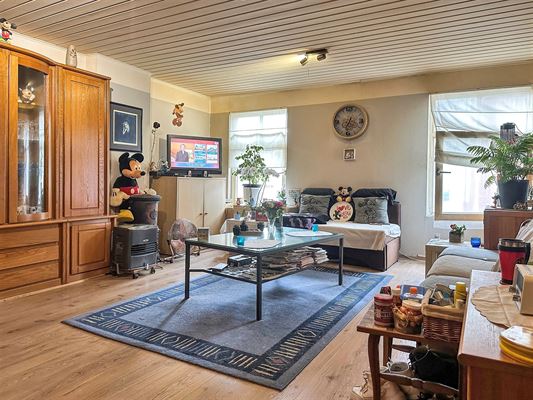 *** VENDU *** APPARTEMENT 1 chambre de ± 55 m² situé au 1er étage d'un petit immeuble, loué 575 €/mois