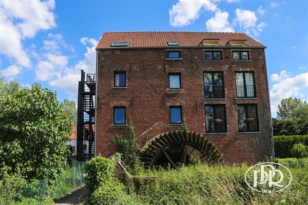 APPARTEMENT 2 Chambres de ± 90 m² - Séjour ± 40 m², 1 emplacement de parking