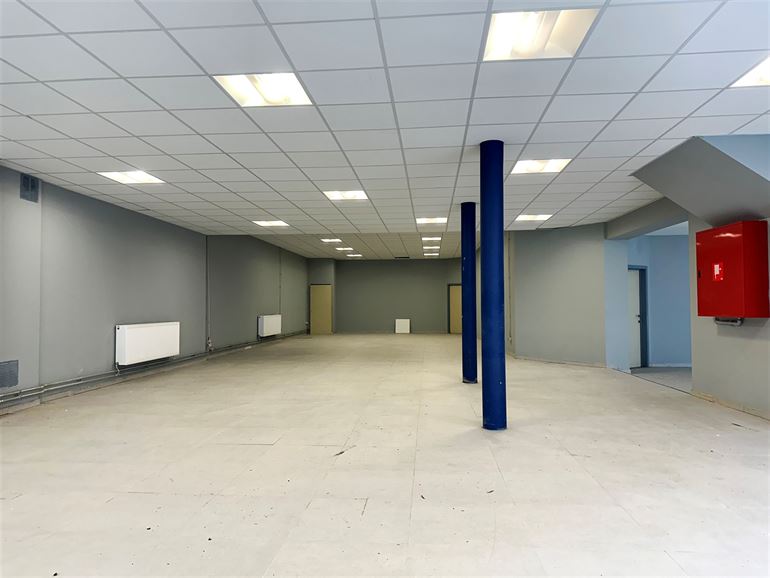 LOCAL D'EXCEPTION AU CŒUR DE GREZ-DOICEAU