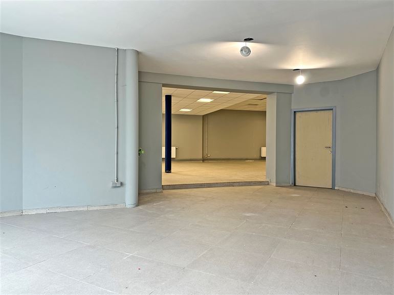 LOCAL D'EXCEPTION AU CŒUR DE GREZ-DOICEAU