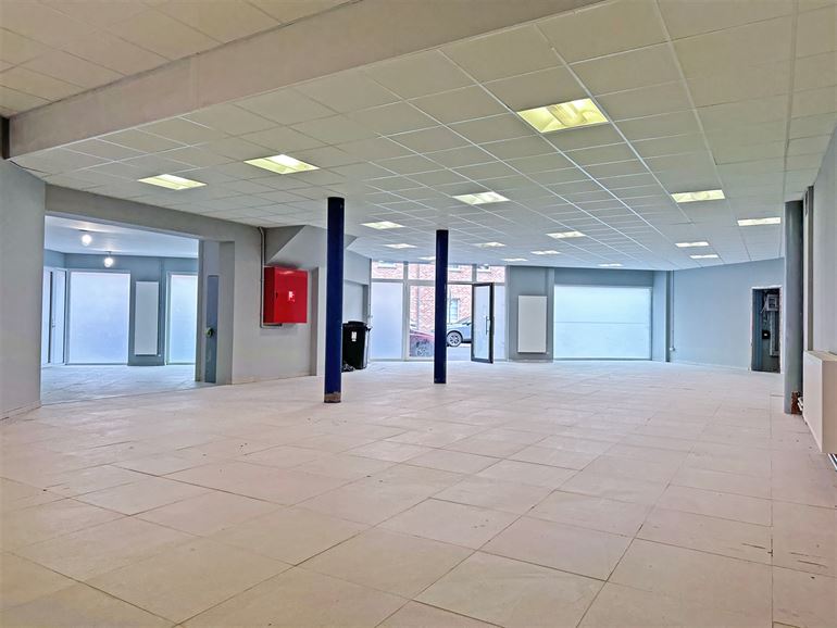 LOCAL D'EXCEPTION AU CŒUR DE GREZ-DOICEAU