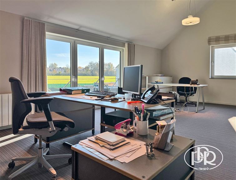 Immeuble polyvalent en excellente visibilité