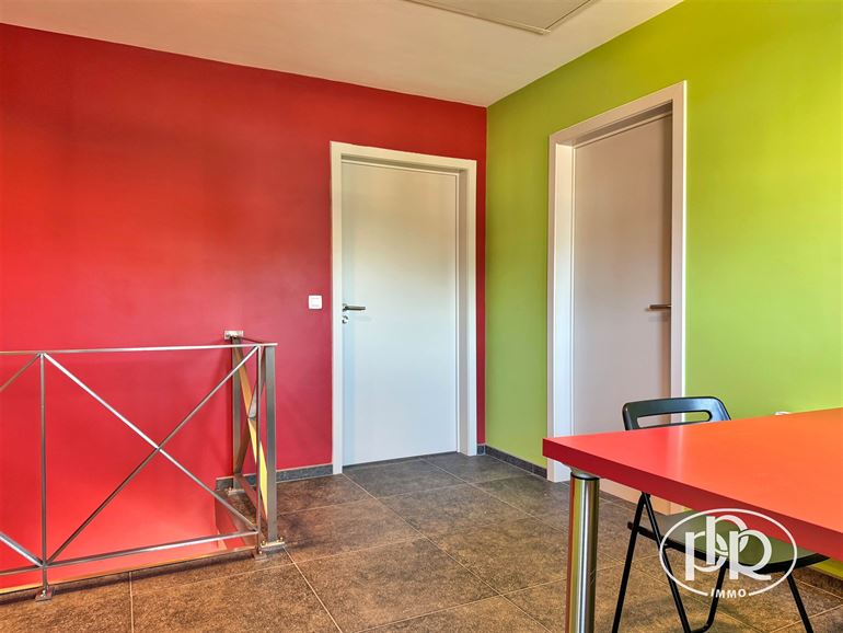 Immeuble polyvalent en excellente visibilité