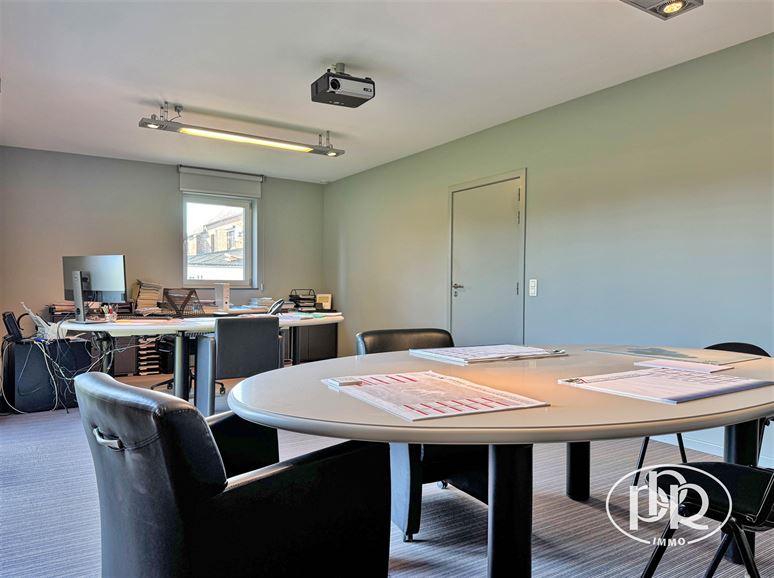 Immeuble polyvalent en excellente visibilité