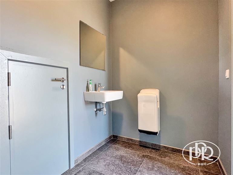 Immeuble polyvalent en excellente visibilité