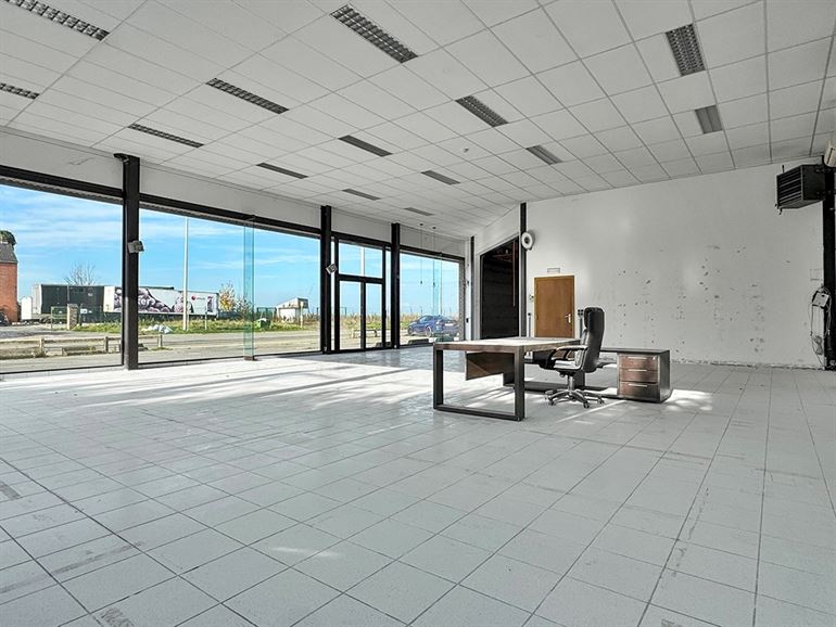 OPPORTUNITÉ ! Excellente visibilité - Espaces modulables