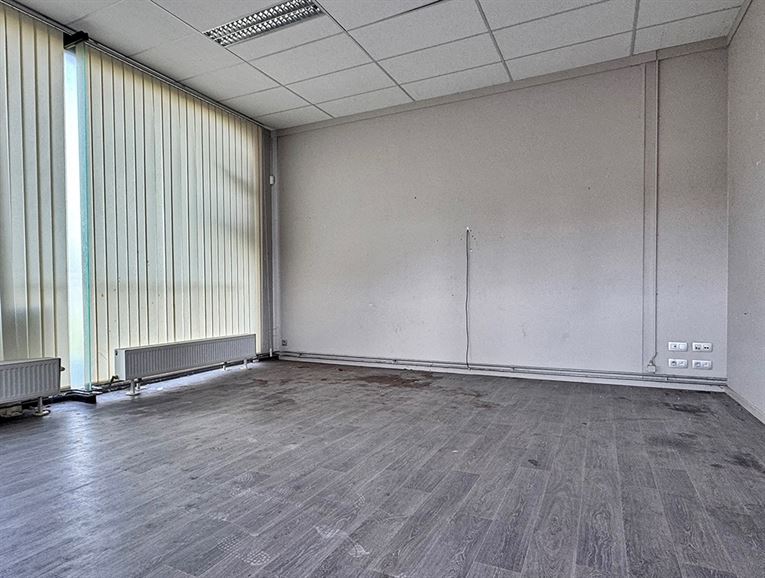 OPPORTUNITÉ ! Excellente visibilité - Espaces modulables