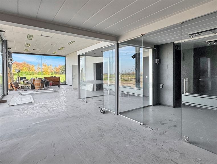 OPPORTUNITÉ ! Excellente visibilité - Espaces modulables