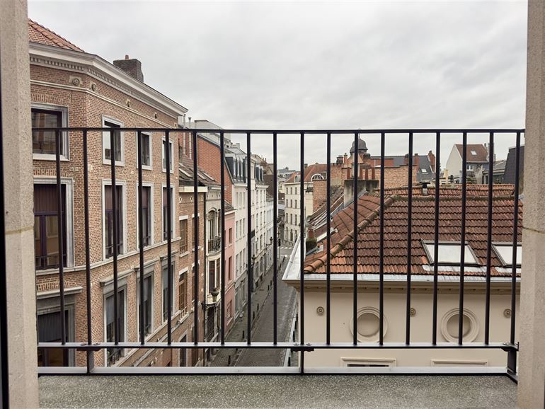 *** LOUÉ *** A 30 mètres de l'IHECS et du Manneken-Pis