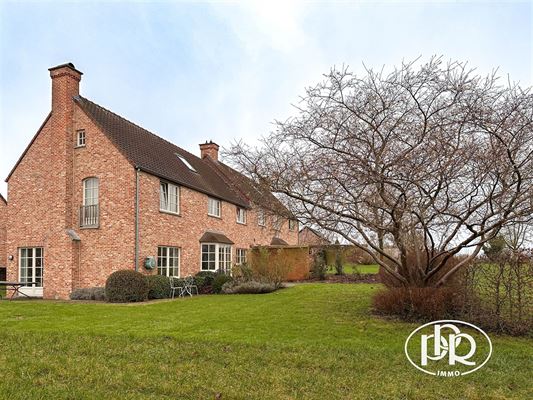 *** LOUÉ ***  PPR Immo à le plaisir de vous présenter lumineuse villa 3 façades de ± 200 m², vue sur les champs