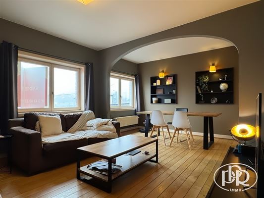 APPARTEMENT DUPLEX 2 Chambres ± 80 m² situé au 1er et 2eme étage avec Séjour ± 21,5 m² - Cuisine USA super-équipée - Sdd et Grenier