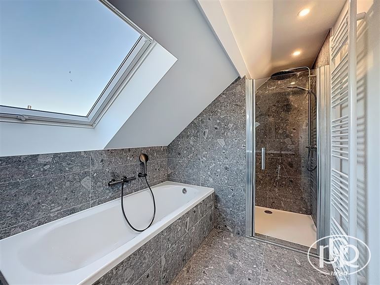 100 % rénové, terrasse 17m², droits enregistrement à 3% sous conditions