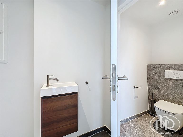 100 % rénové, terrasse 17m², droits enregistrement à 3% sous conditions