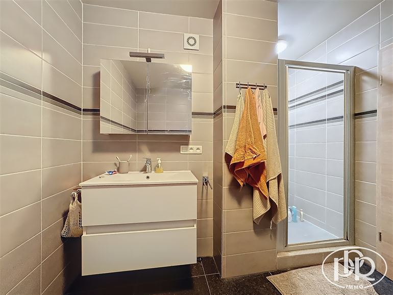 *** SIGNATURE DE BAIL EN COURS*** Parking privatif inclus, moderne et spacieux en centre-ville