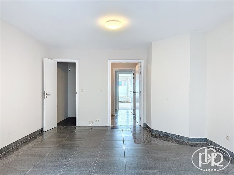 1er étage centre ville, parking face à l'immeuble