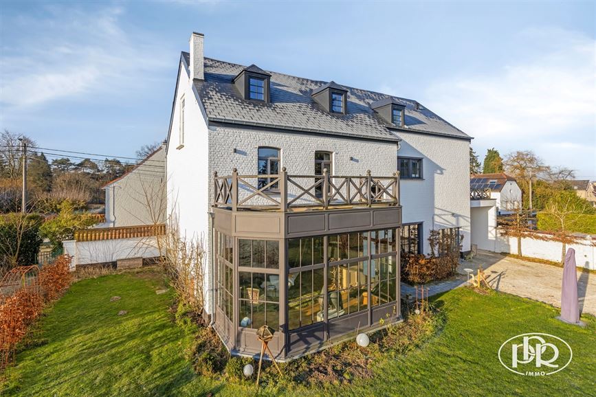 Charme et authenticité avec vue sur champs