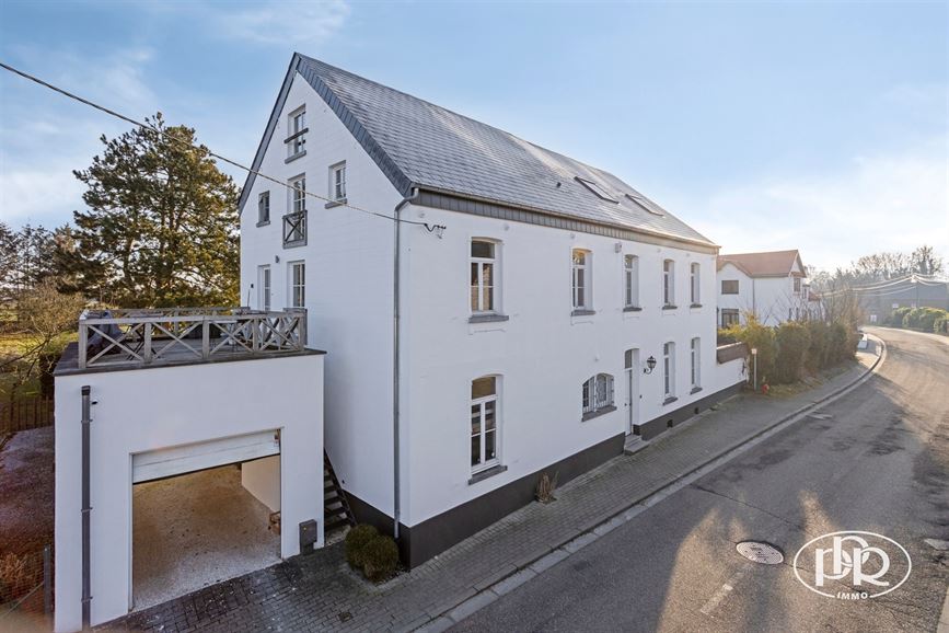 Charme et authenticité avec vue sur champs