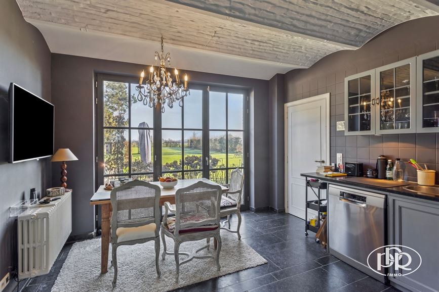 Charme et authenticité avec vue sur champs