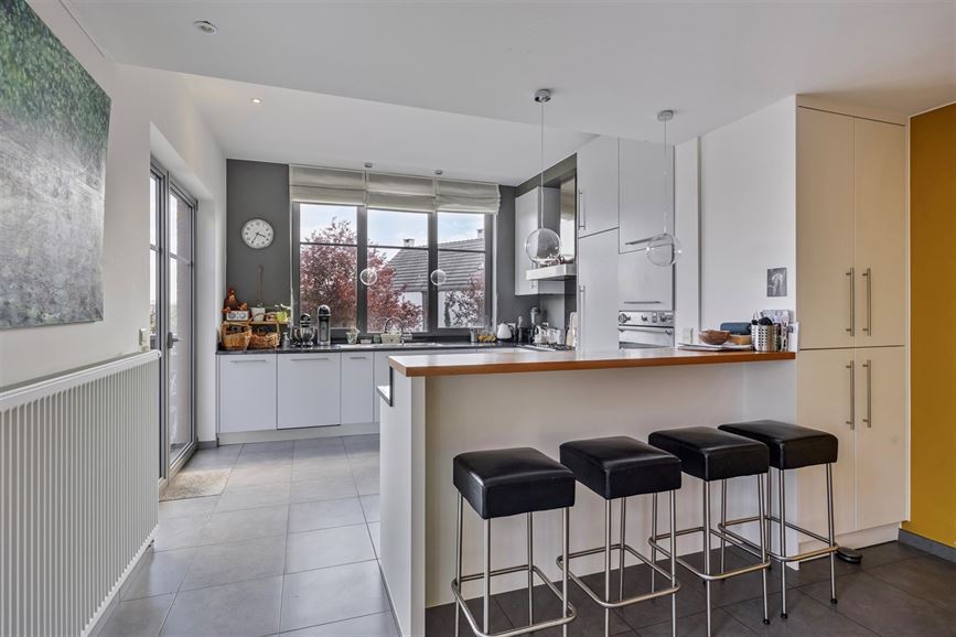 Rue résidentielle calme avec vue, double garage