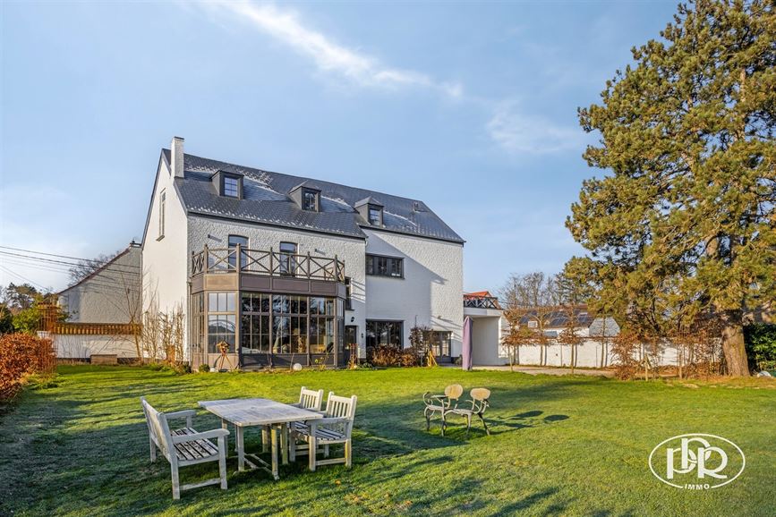 Charme et authenticité avec vue sur champs