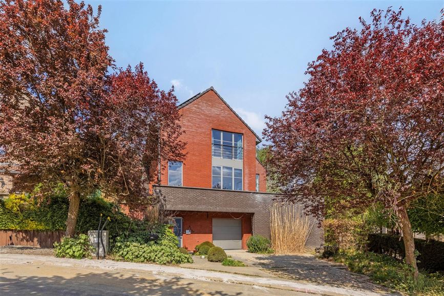 Rue résidentielle calme avec vue, double garage