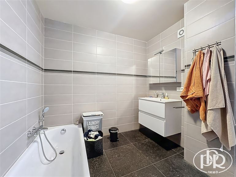 *** SIGNATURE DE BAIL EN COURS*** Parking privatif inclus, moderne et spacieux en centre-ville