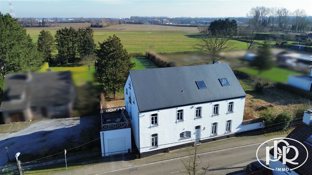 Charme et authenticité avec vue sur champs