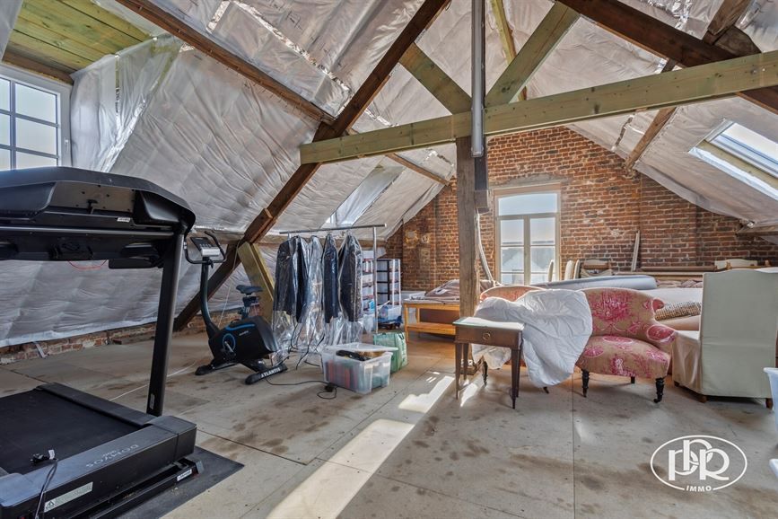 Charme et authenticité avec vue sur champs