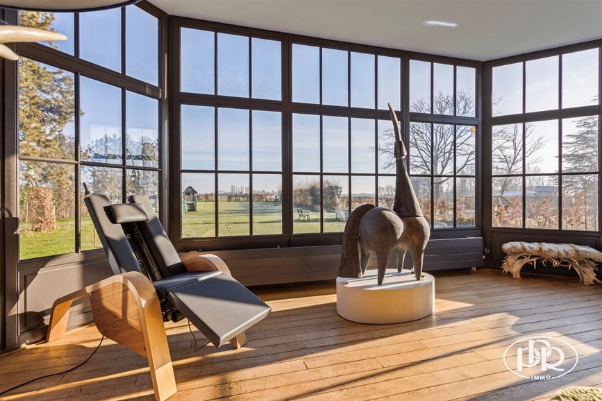 Charme et authenticité avec vue sur champs