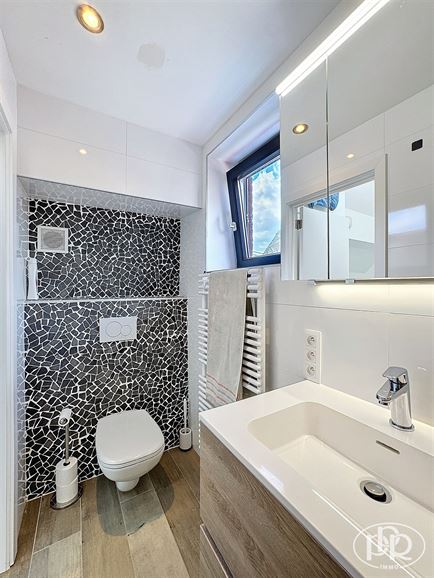 Immeuble polyvalent, 4 parkings, terrasse