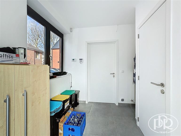 Immeuble polyvalent, 4 parkings, terrasse