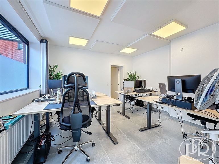 Immeuble polyvalent, 4 parkings, terrasse