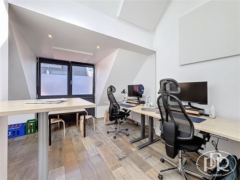 Immeuble polyvalent, 4 parkings, terrasse