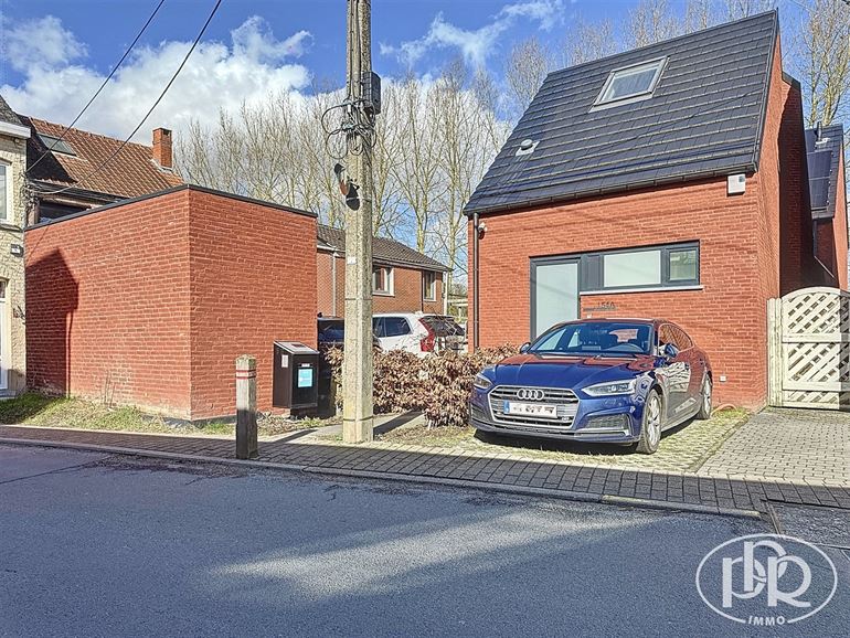 Immeuble polyvalent, 4 parkings, terrasse