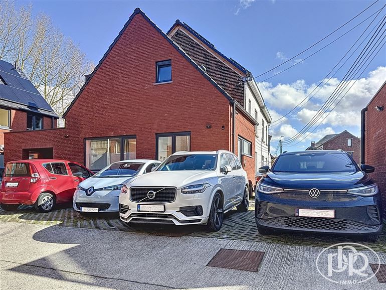 Immeuble polyvalent, 4 parkings, terrasse
