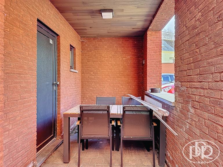 Immeuble polyvalent, 4 parkings, terrasse