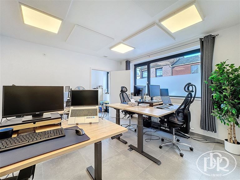 Immeuble polyvalent, 4 parkings, terrasse