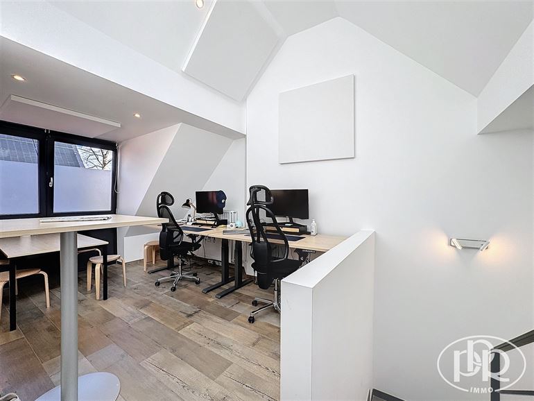 Immeuble polyvalent, 4 parkings, terrasse