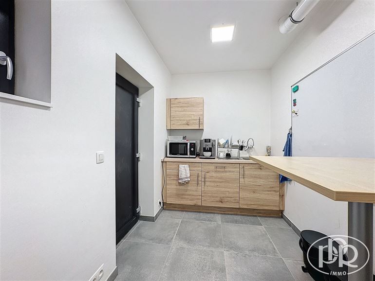 Immeuble polyvalent, 4 parkings, terrasse