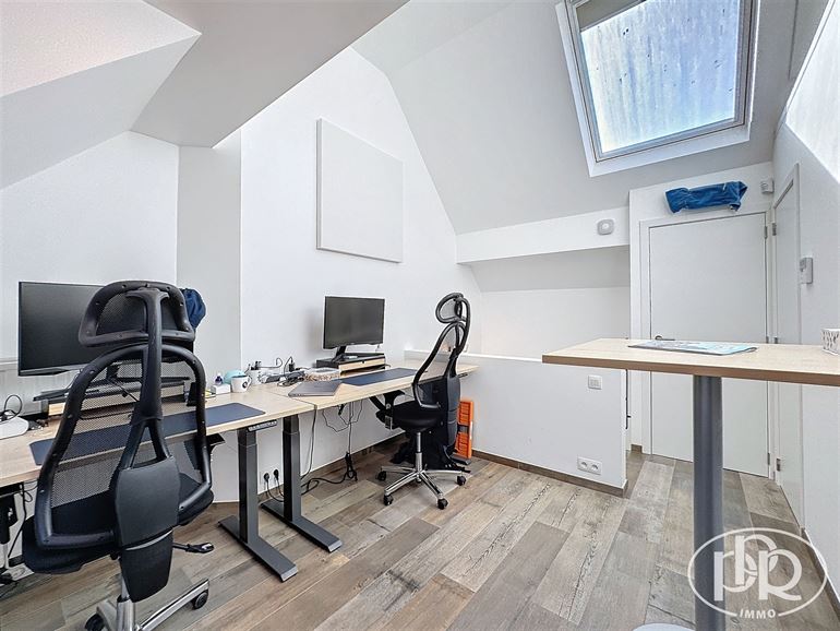 Immeuble polyvalent, 4 parkings, terrasse