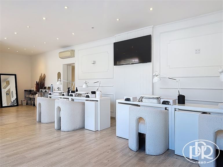 *** OFFRE ACCEPTÉ *** Entièrement rénové en 2019, 5 places de parking